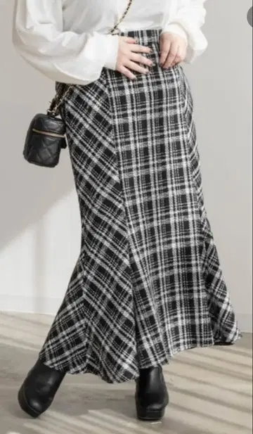 CLETTE 체크 무늬 트위드 머메이드 스커트 블랙