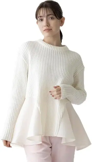 그 화이트 포원 플레어 니트 풀오버