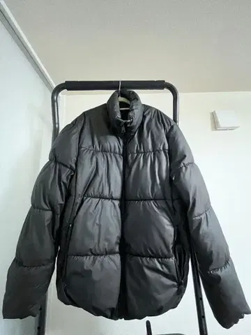 ZARA 블랙 다운 자켓 가격 인하 가능