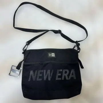 NEW ERA 메쉬 블랙 사코슈
