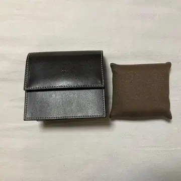 짙은 갈색 가죽 접이식 케이스