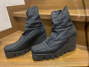 통굽 슬립온 부츠 블랙