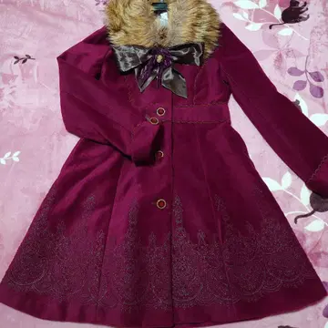 새상품 엑시즈팜 자수입은 페미닌 코트 axesfemme 와인