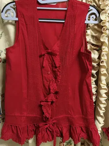 카네코 이사오 프릴 장식 베스트 레드