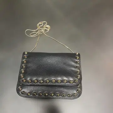 스터드 장식 블랙 가죽 숄더백
