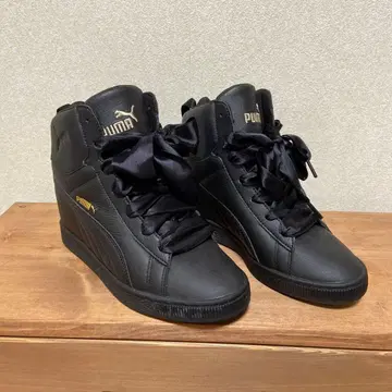 PUMA 블랙 하이컷 스니커즈