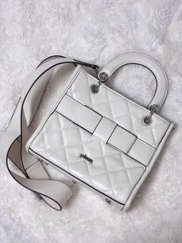 pium 프론트 리본 퀼팅 매트 가죽 토트