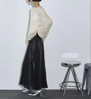 THE YOn 자영 메탈릭 플리츠 스커트