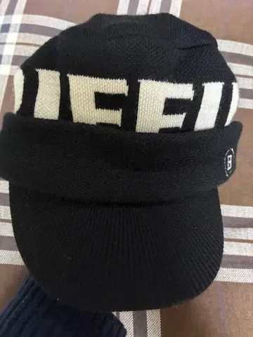 브리핑 블랙 니트 캡