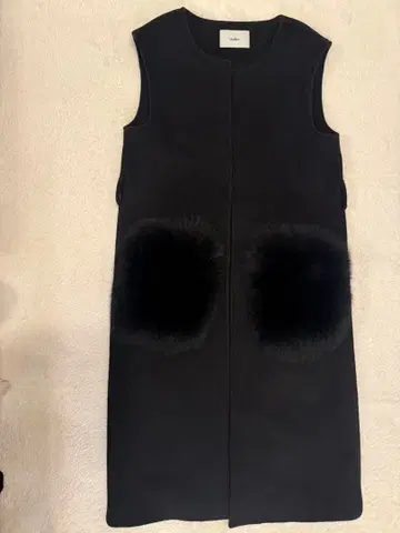 Sheller 퍼 포함 8만 엔대에 구매한 블랙 슬리브리스 베스트