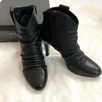 새상품급 BODY DRESSING 블랙 가죽 부티