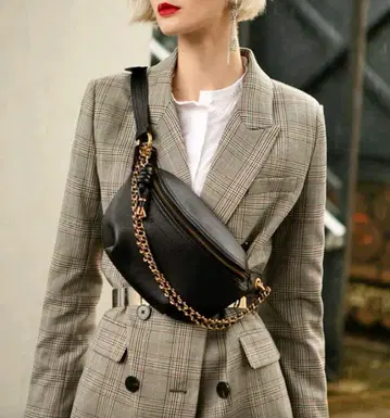 천연 가죽 가죽 바디백 블랙 골드 체인