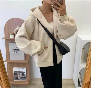 BLATE 속기모 후드 부착 후드티 아이보리