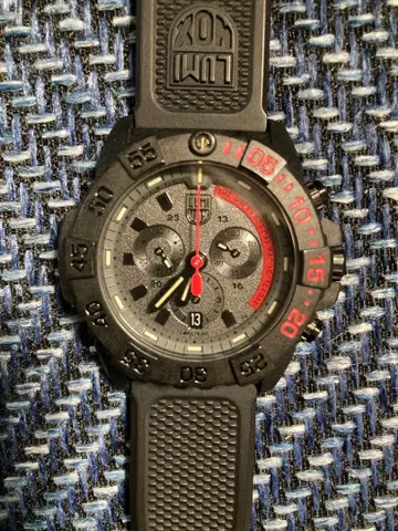 루미녹스 크로노그래프 블랙/레드 고무 벨트