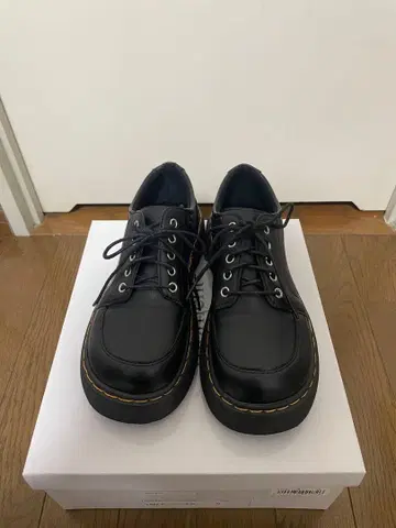 블랙 가죽 통굽 신발