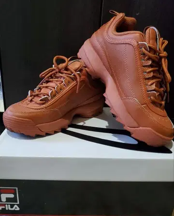 FILA 브라운 캐주얼 스니커즈