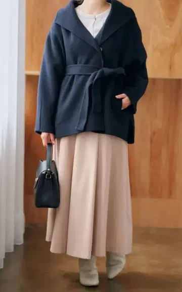 COHINA 라이트 울 미디 기장 리버 코트