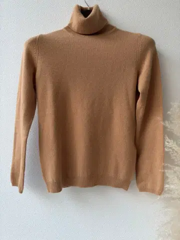 [새상품급] 드로어 하이넥 베이지 니트