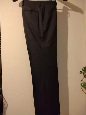 ONWARD 다크 그레이 스트라이프 슬랙스