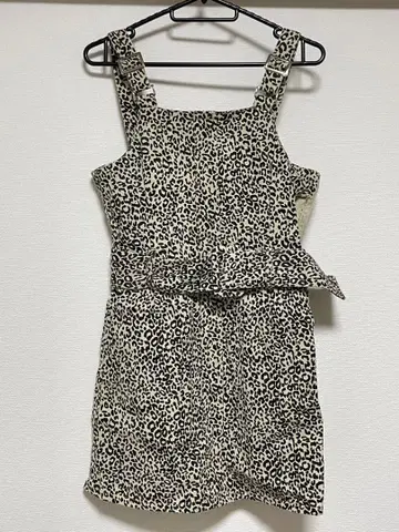 레오파드 무늬 슬리브리스 원피스