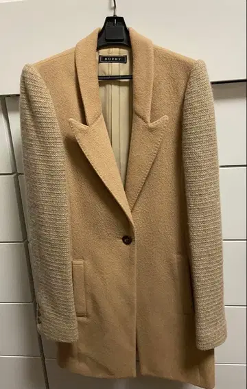 BOEMY 베이지 체스터 코트