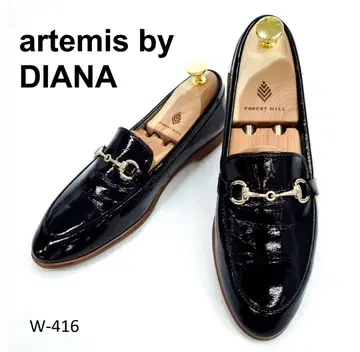 아르테미스 바이 다이애나 비트 로퍼 아몬드 토 패턴트 레더