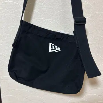 뉴에라 숄더백 8L