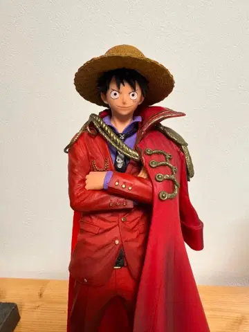 원피스 루피 피규어 빨간색 코트