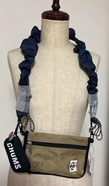 CHUMS 숄더백 베이지/네이비