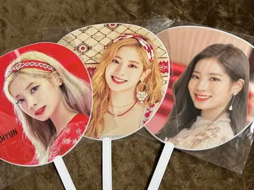 TWICE 다현 부채 일괄 판매