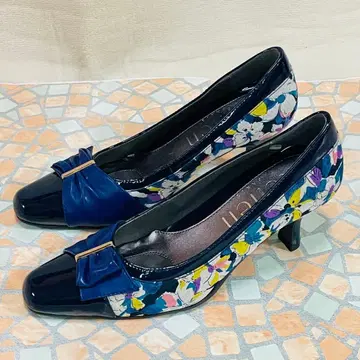 컨디션 최상 tehen PARIS 꽃무늬 패턴트 레더 펌프스 23cm