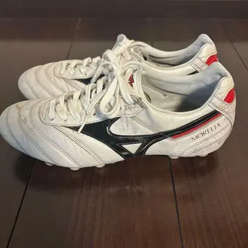 Mizuno 모렐리아 축구화 화이트/블랙/레드 스파이크