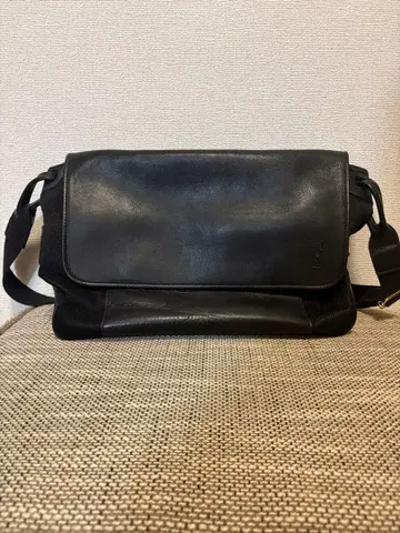 LIN-KU 링크 가죽 숄더백 플랩 블랙