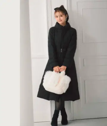 리본 벨트  실루엣 다운 코트 스트로베리 필드