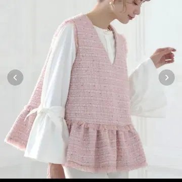 프릴 달린 핑크 트위드 베스트