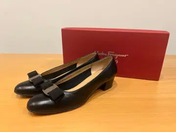 Ferragamo 바라 리본 펌프스 (블랙) 22.5