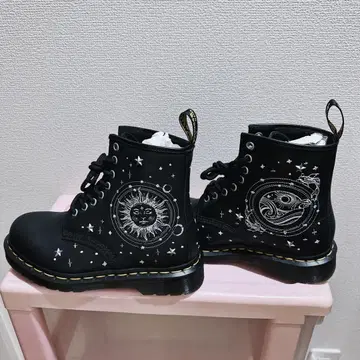 레어 닥터마틴 부츠 자수 8홀 COSMIC