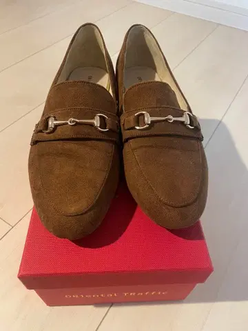 오리엔탈 트래픽 카멜 로퍼 37