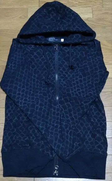 사카낙션 우로코 후드티