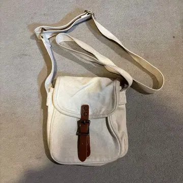 캔버스 숄더백 화이트