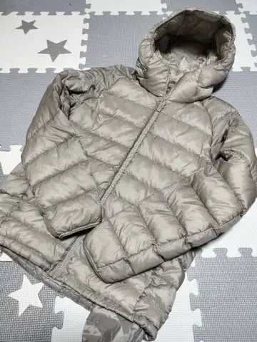 유니클로 울트라 라이트 다운 파카 M 남성용 라이트 그레이 439806