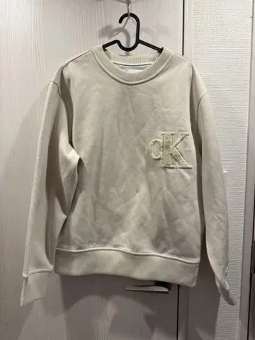 cK 로고 자수 크루넥 맨투맨