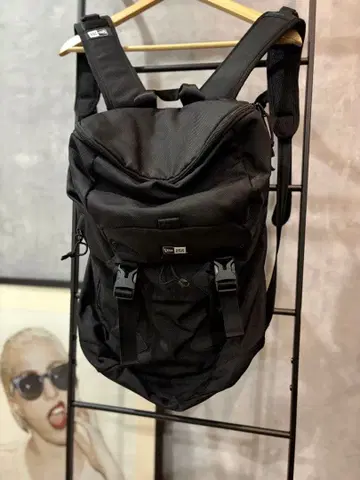 [ NEW ERA ] 블랙 백팩