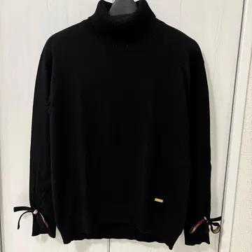 BLUE LABEL CRESTBRIDGE 리본 포함 터틀넥 스웨터 블랙