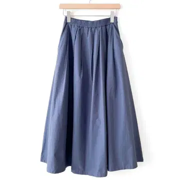 새상품급 SLOBE IENA 타프타 랜덤 턱 플레어 롱 스커트 블루