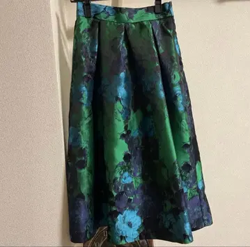 로즈버드 ROSE BUD 자카드 스커트 종아리 기장 꽃무늬