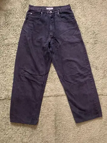 GUESS 다크 블랙 데님 팬츠