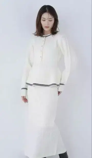 신상 내추럴 뷰티 페플럼 케이블 니트 셋업 미사용품