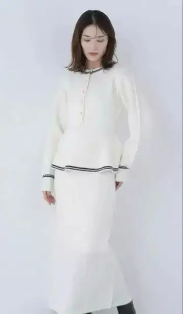 신상 내추럴 뷰티 페플럼 케이블 니트 셋업 미사용품