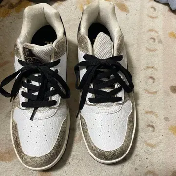 FILA 화이트 베이지 스니커즈